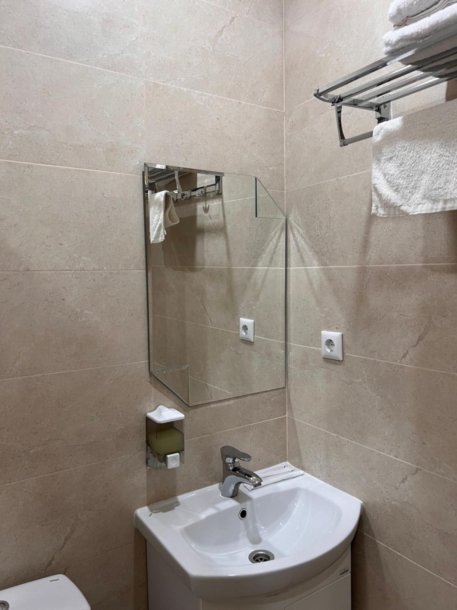 Гостинично-Банный Комплекс Майами Люкс Hotel Kostanay Bagian luar foto